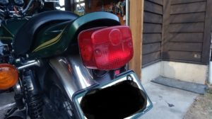 Z750D1はテールランプカバーに二重にリフレクタがある