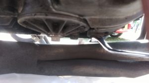 ドレンボルトが見えている幸せ。ミッドシップの車ではこうはいかない。