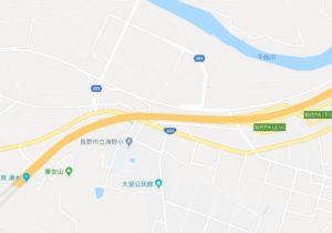 長野ICから10分で行けるのも魅力。よく見りゃ高速から見える。