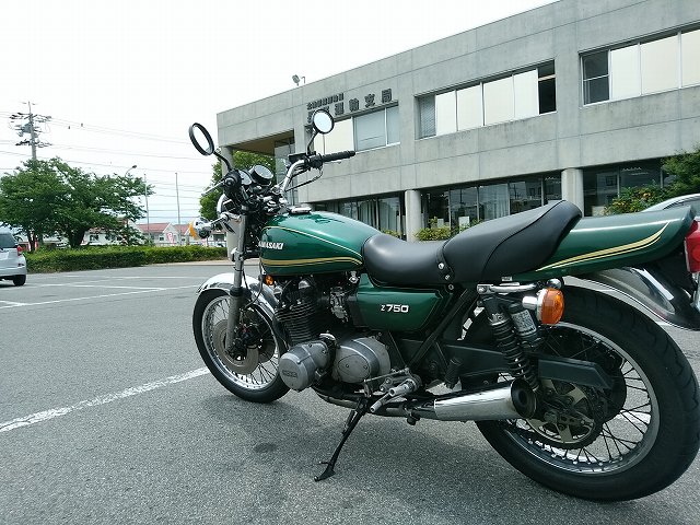 シャコタン仕様のZ750D1は160cmの女子でも乗れます。