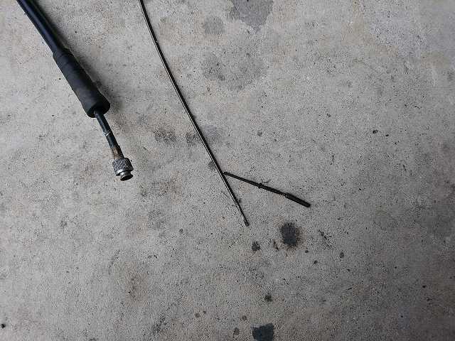メーターギア側のグリスが固着してワイヤーが切れました。