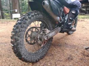 このかっこいいサイレンサーからオイルがにじみまくる