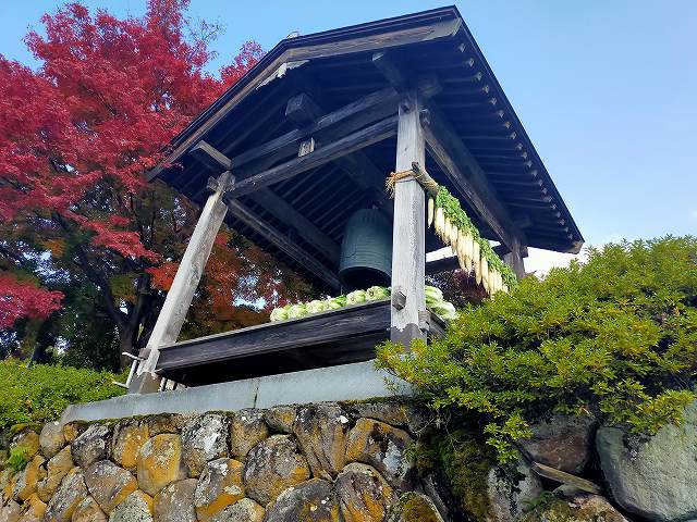 ココはまだ小菅神社の鳥居より手前です。
