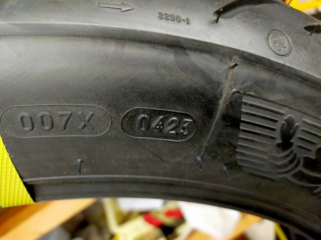 タイヤの製造年と週。