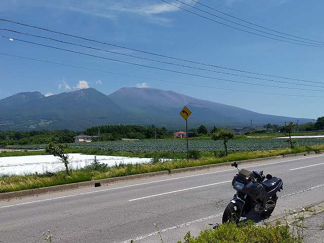 VT250FHと浅間山。