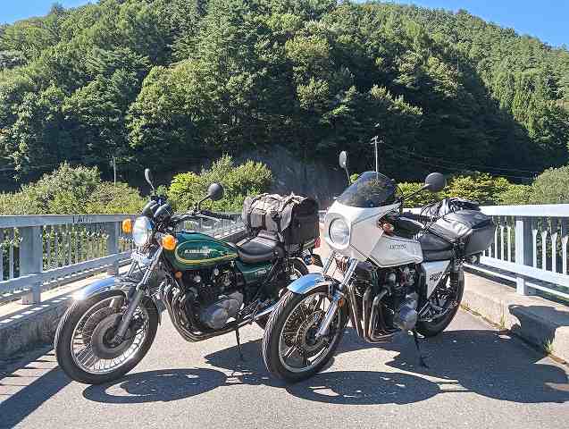 Z1-RとZ750D1。