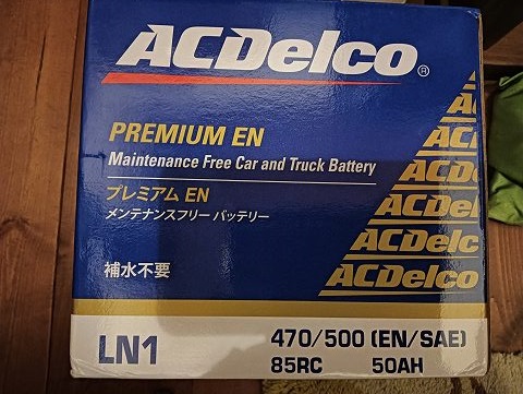 アバルト595のACDelcoバッテリー。