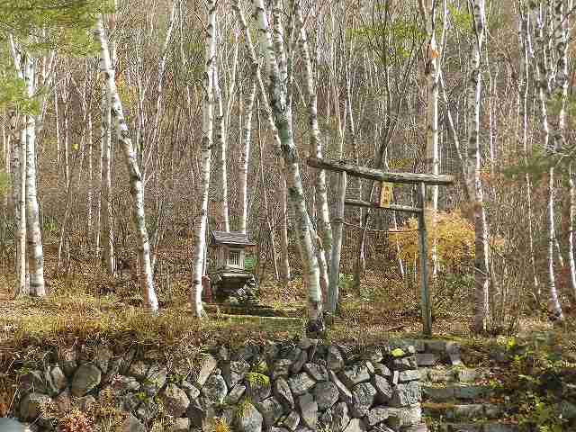 米子瀑布の神社。