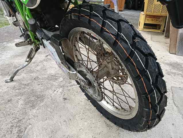 DUNLOP D604。