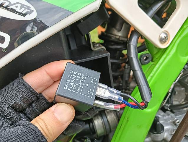 KDX125SR2号機のウインカーリレー。
