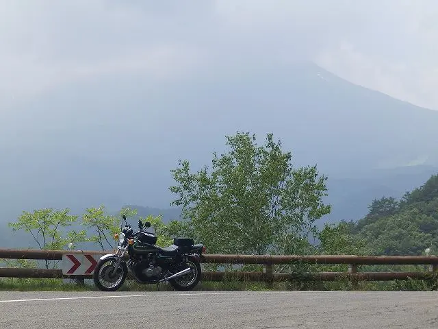 Z750D1と御嶽山。