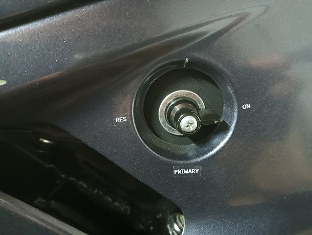 VT250FHの負圧式ガソリンコック。