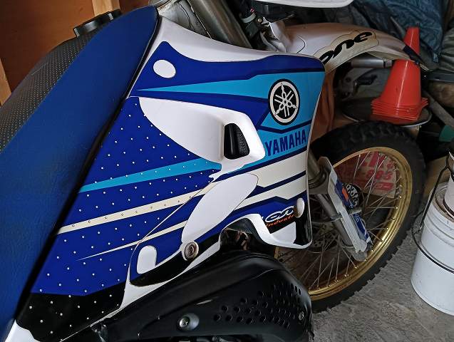 DT200WRのシュラウド。