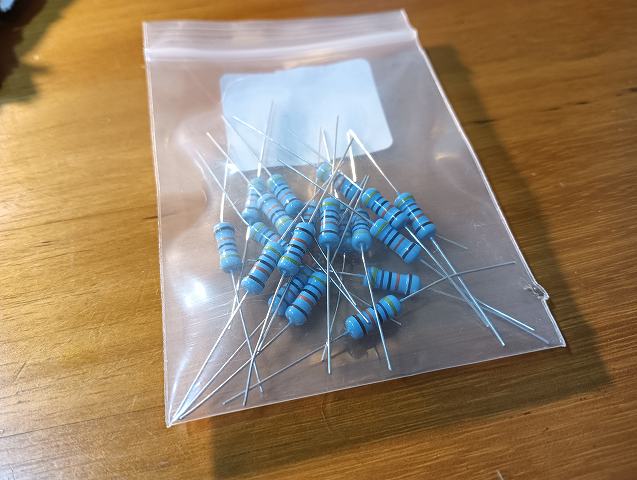中華製の500kΩ抵抗。