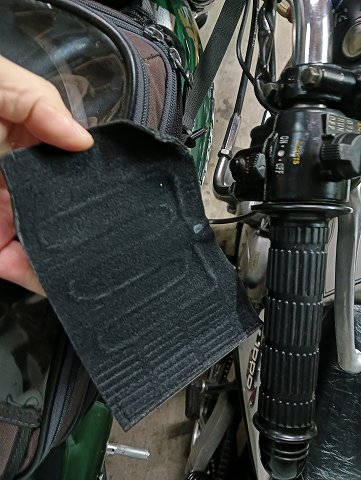 巻きつけ式ハンドルウォーマー。