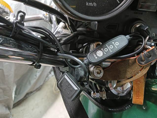 ハンドルウォーマーの配線。