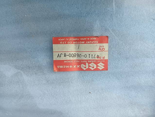 GSX-R1100の新品サイドカバー品番。