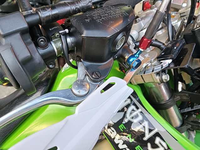KDX125SR2号機にZX4Rのマスターシリンダー。