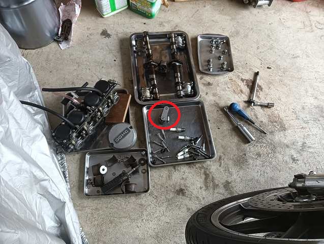 Z1-Rのエンジン分解中。