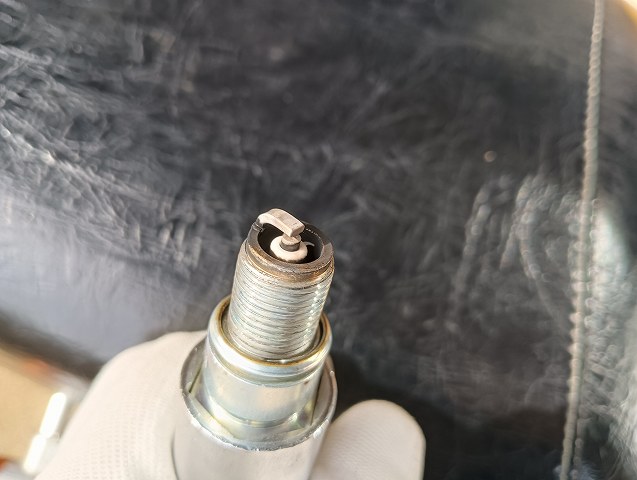 混合気の薄いときのプラグ。