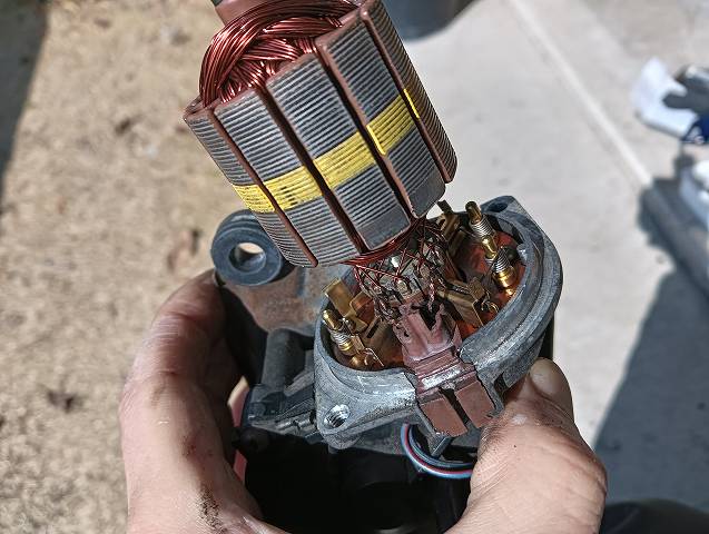 ラパンSSの純正ワイパーモーター内部。