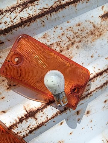 真っ白になった電球。